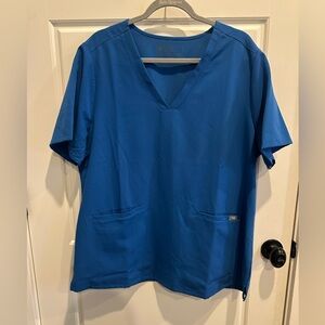 FIGS Women's Casma Three-Pocket Scrub Top